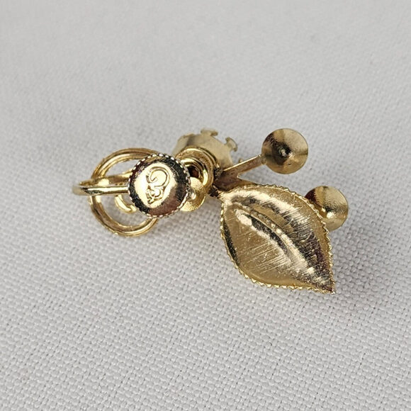 Vintage Gold Tone AB Rhinestone Screw Back Earrings - Picture 5 of 6